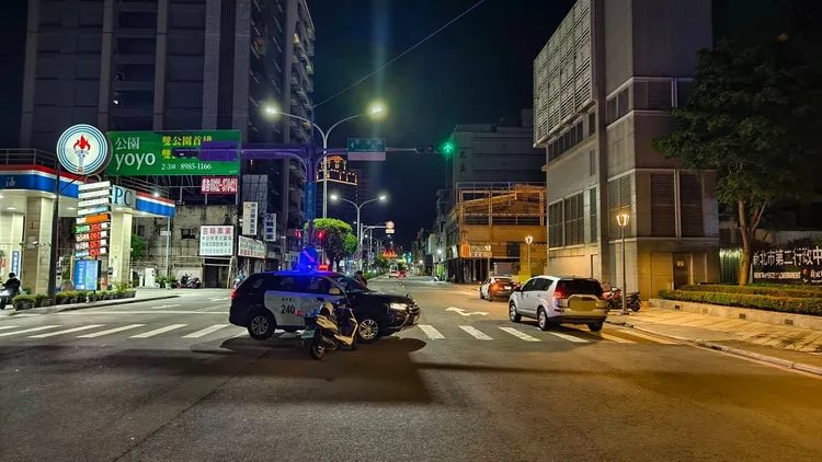 警方於現場採證。翻攝畫面