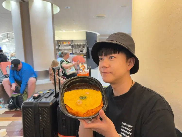 凸槌導遊李岳，誤打誤撞帶友人提前4小時抵達日本機場。李岳提供