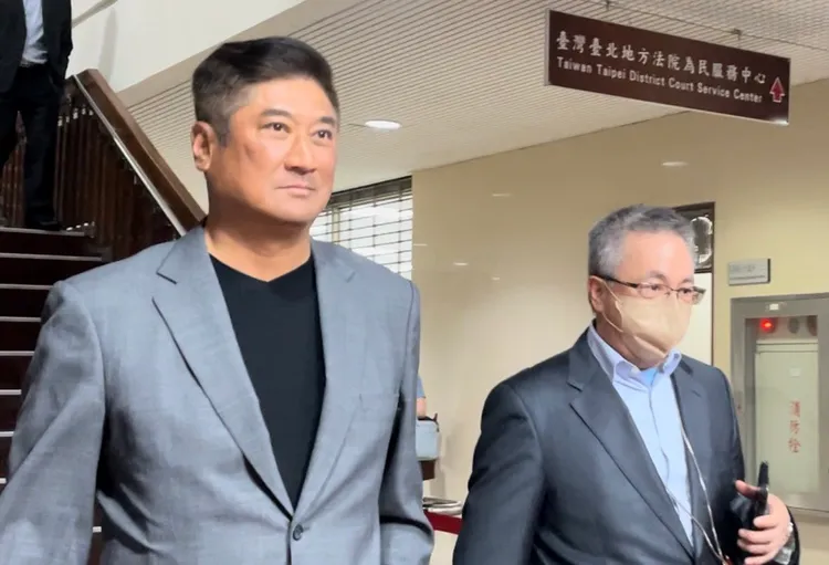 辜仲諒（左）捲入澄清湖大樓購地案遭重判7年8月徒刑。謝亞庭攝