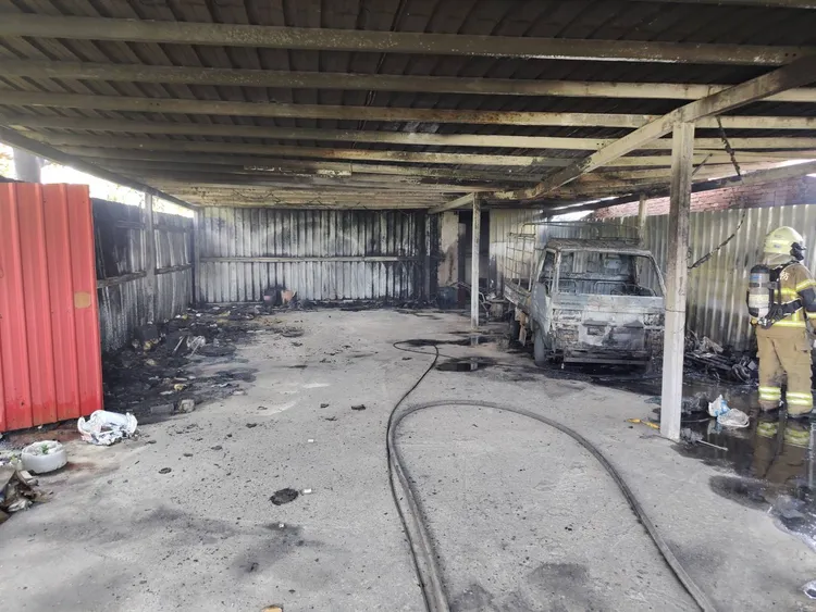 陳前總統老家旁的果園倉庫起火，所幸未造成人員傷亡，倉庫所有人的確為陳水扁。民眾提供