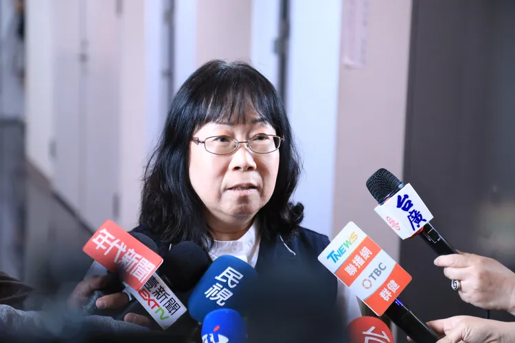 台中市社會局長廖靜芝表示，目前已聯繫到青年的父親，願意處理孩子設籍事宜。市府提供