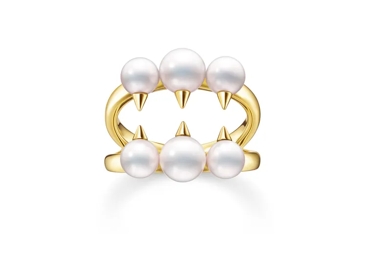 坤達所戴的TASAKI danger signature戒指，10萬2000元。品牌提供