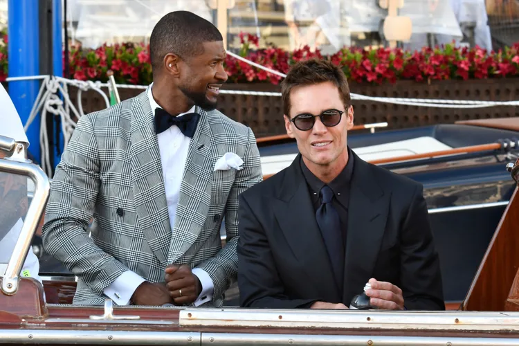 亞瑟小子（左）與美式足球巨星布雷迪。美聯社