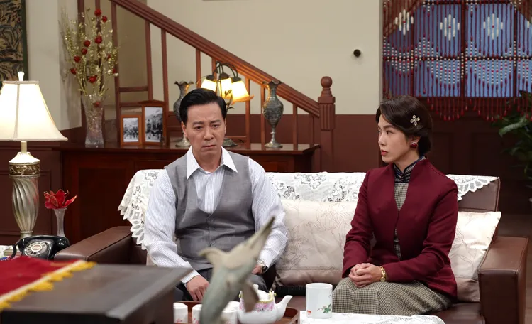 尹昭德（左）和黃瑄劇中因女兒離家出走擔心不已。台視提供