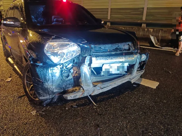 遭BMW追撞的現代轎車。民眾提供