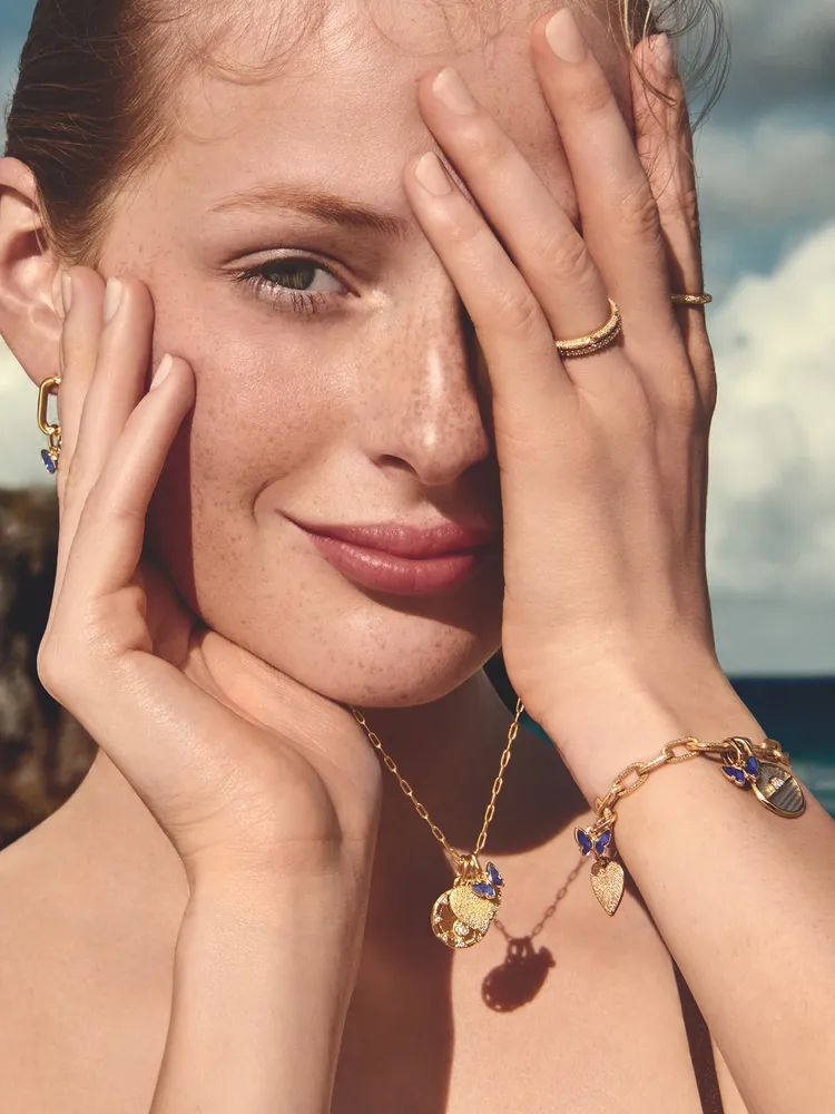 PANDORA ME系列將海龜、蝴蝶與蜜蜂等象徵圖騰化為風格語言。品牌提供