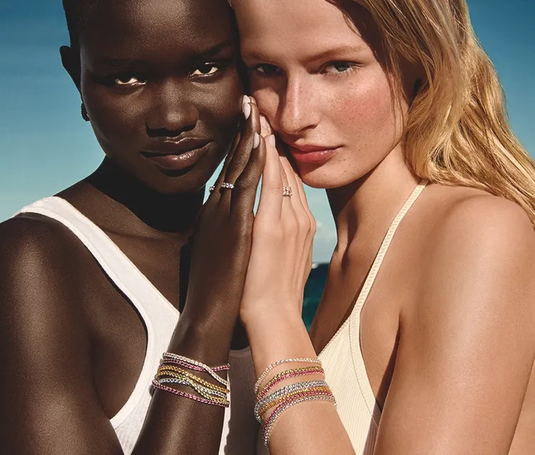 Pandora Timeless系列將百搭金屬線條綴以鮮明彩色寶石。品牌提供