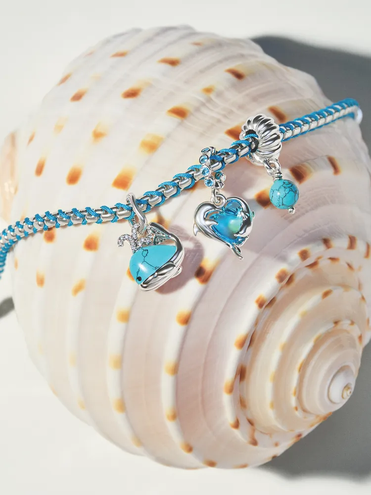 海豚、鯨魚也在色彩點綴下更加靈動。品牌提供