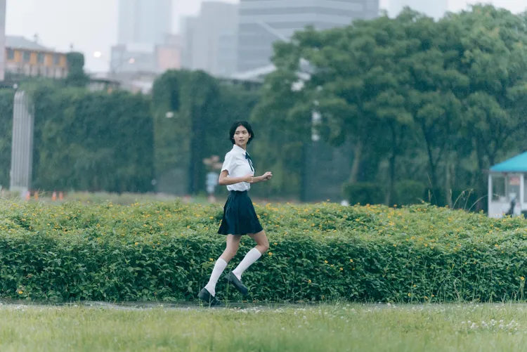 胡凱兒MV找來正妹助陣。Who Cares胡凱兒樂團提供