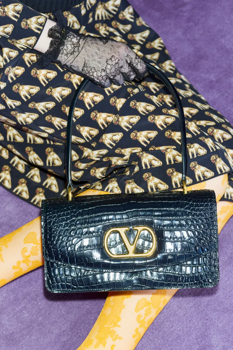 長提把款式的Vain包也是本季全新設計。品牌提供