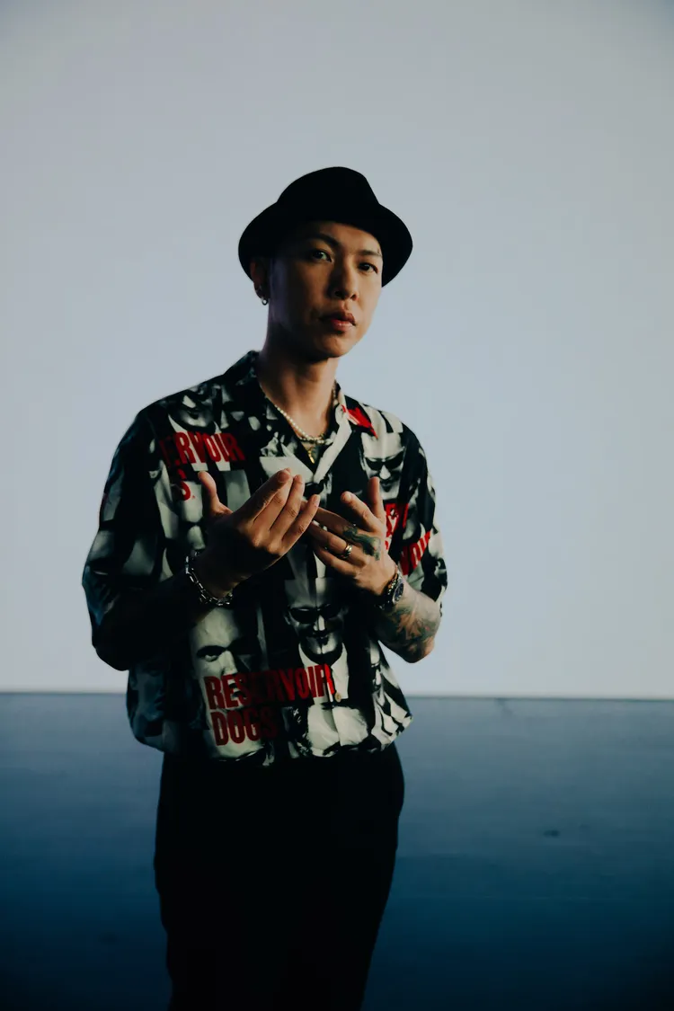 小春。本色音樂提供