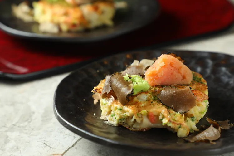 「高級御好燒」份量精緻，使用最少量的麵糊，最大化海鮮食材的美味。豊漁餐飲集團提供