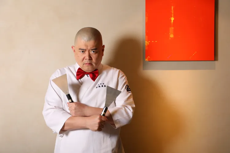 照壽司本次來台獻藝，把最招牌的「DOZO」風格帶到初魚鐵板料亭的舞台上。豊漁餐飲集團提供