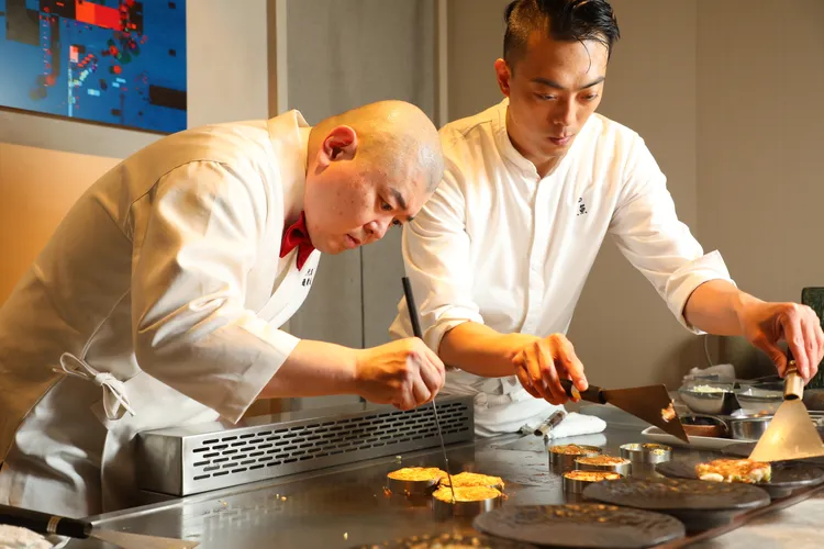 「初魚鉄板料亭」與「照壽司」台日主廚四手聯彈，打造全新「Neo鐵板燒」體驗。豊漁餐飲集團提供