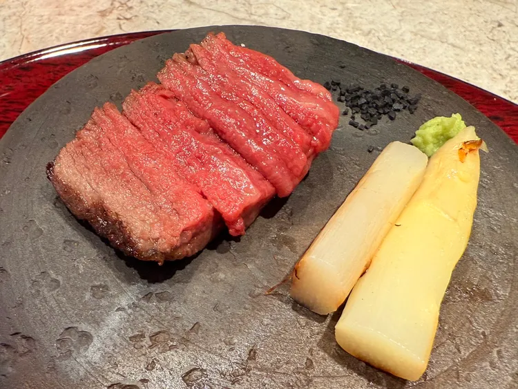 鹿兒島A5和牛夏多布里昂牛排火侯恰到好處。陳揚盛攝