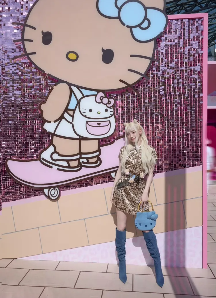 宋雨琦日前替自己代言的上海家居品牌tbh直播站台。翻攝tbh微博