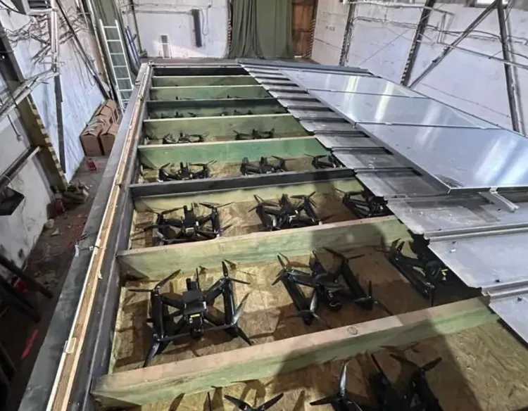 烏克蘭將無人機藏在卡車內，運進俄羅斯境內4100公里。翻攝X@Zelenskyy