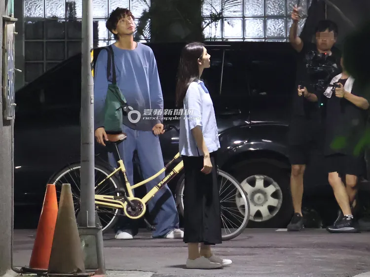 晚間8點半，信到八德路和建國南路巷內，繼續拍攝行程。特勤中心攝