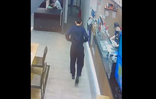 光華商場有人偷拍!色狼尾隨正妹進女廁 她頭一抬驚見手機
