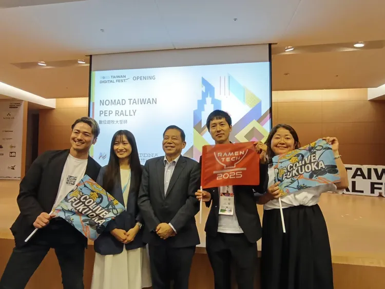 劉鏡清今出席台灣數位遊牧誓師大會，與來自日本、韓國的團隊互動及對談。許麗珍攝