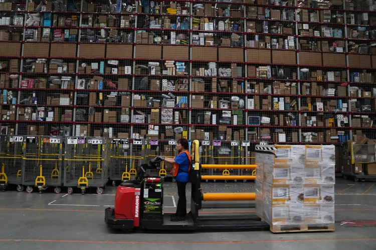 亞馬遜的巨大倉儲。美聯社