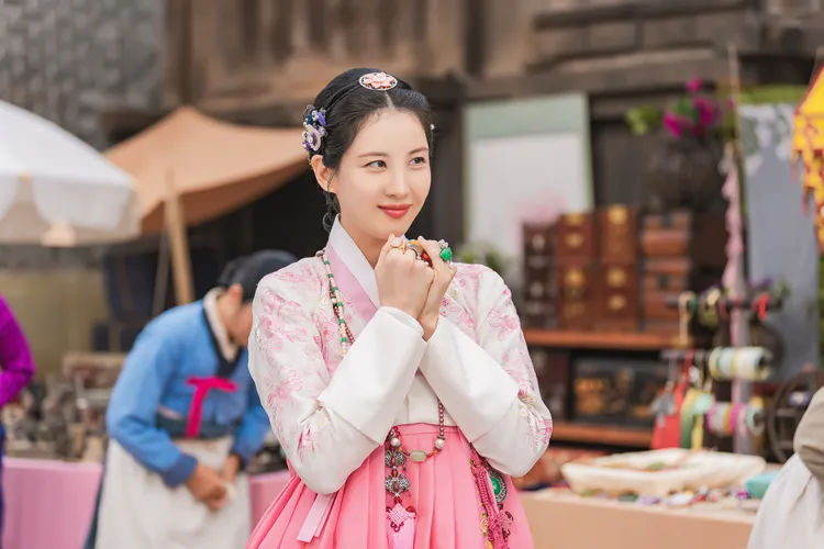 徐玄飾演女大生附身到喜歡的小說C咖身上。friDay影音提供