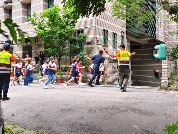 防空避難活動示意圖。資料照