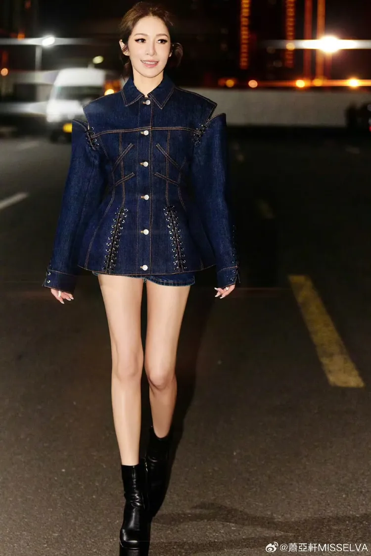 蕭亞軒為中國選秀綜藝《讓我來唱》擔任推薦官。摘自微博