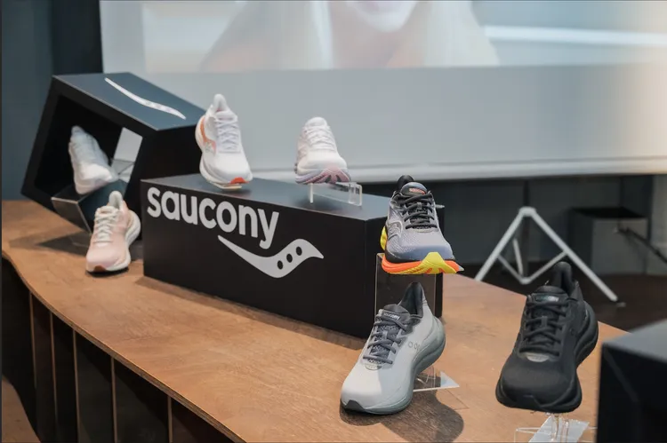 SAUCONY全新推出TRIUMPH勝利23代跑鞋。品牌提供