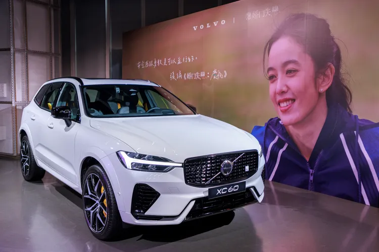 陳庭妮飾演身兼母職與職場角色的張璃，選擇XC60作為穩定家庭生活的守護象徵。業者提供