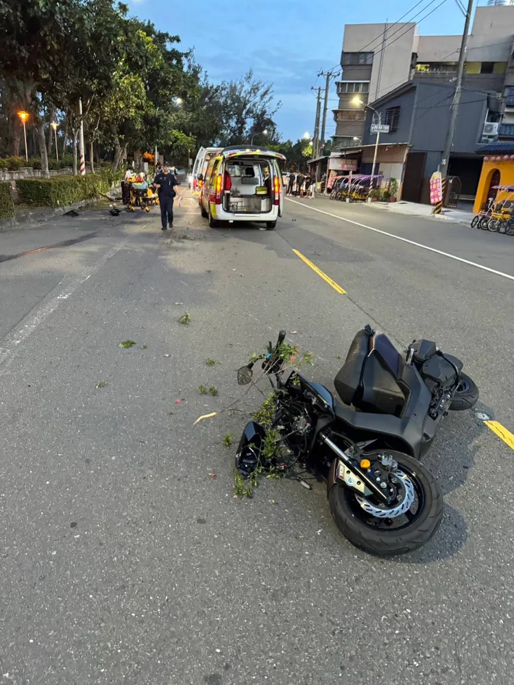 2菲籍男大生騎車自撞，雙雙不治。翻攝畫面