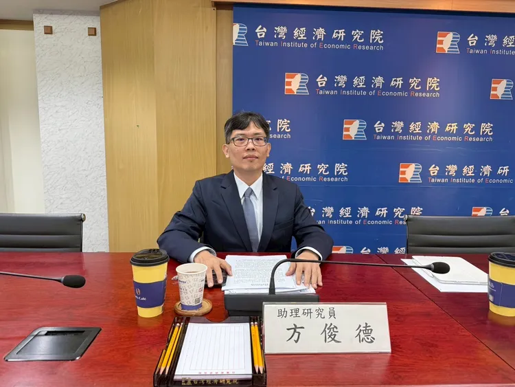台經院今公布5月份景氣動向調查，三大營業氣候測驗點仍舊齊跌且是連續2個月全跌。圖為台經院助理研究員方俊德。台經院提供