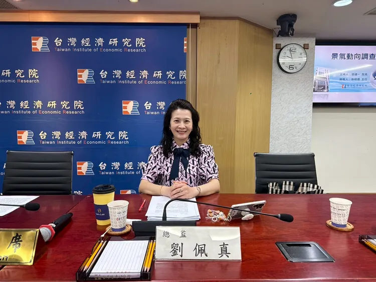 台經院今公布營建業2025年5月營業氣候測驗點為90.41點，較4月的90.51點，下跌0.1點，呈現連續第五個月下滑的態勢。圖為台經院產經資料庫總監劉佩真。台經院提供