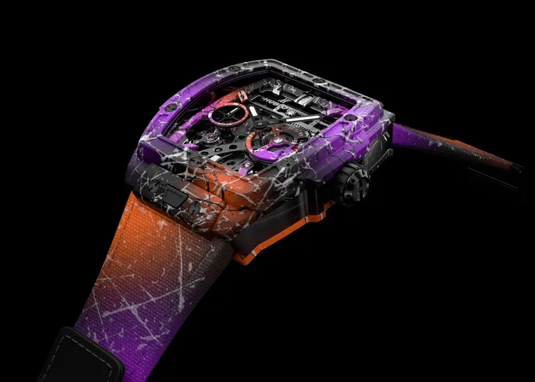 HUBLOT Spirit of Big Bang Meca-10街頭藝術腕錶「炫日」款，45mm，啞光深色複合材質錶殼，啞光黑色鏤空錶盤，高科技複合織物錶帶，HUB1233 自製手動上鍊鏤空機芯，動力儲存240小時，防水深度100米，限量10只，163萬元。品牌提供