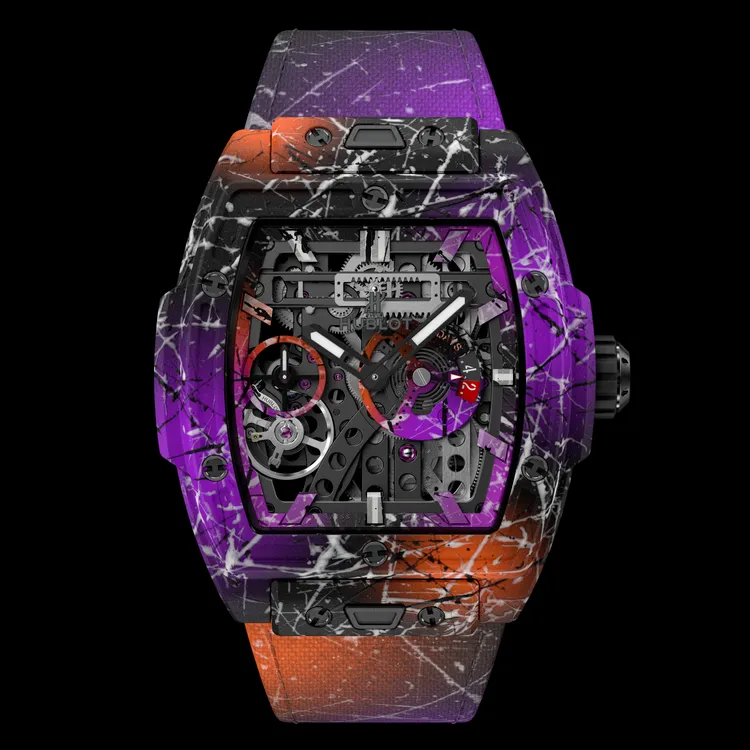 HUBLOT Spirit of Big Bang Meca-10街頭藝術腕錶「炫日」款，45mm，啞光深色複合材質錶殼，啞光黑色鏤空錶盤，高科技複合織物錶帶，HUB1233 自製手動上鍊鏤空機芯，動力儲存240小時，防水深度100米，限量10只，163萬元。品牌提供