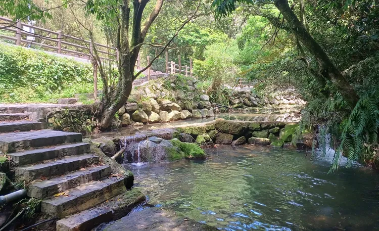 賞花必經之路水車寮水圳步道。台北市工務局提供