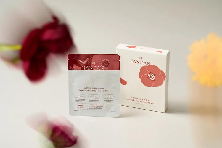 簡單山茶花外泌體修護面膜，5片／1250元。品牌提供
