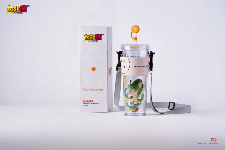 雙品牌同步販售「透明水壺組」，以神龍與超級賽亞人悟空為主視覺，搭配四星龍珠吸管塞與品牌印花杯提帶。功夫茶提供
