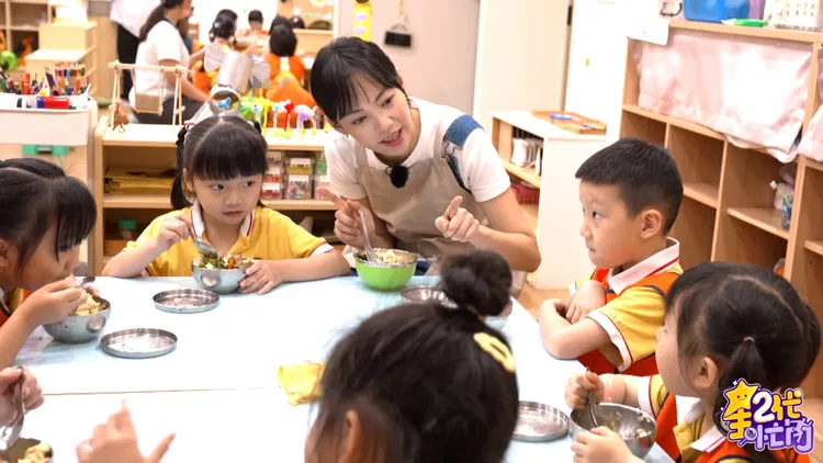 焦曼婷變身幼兒園廚， 親手做便當孝敬爸爸焦恩俊。Yahoo《星二代很忙內》 提供