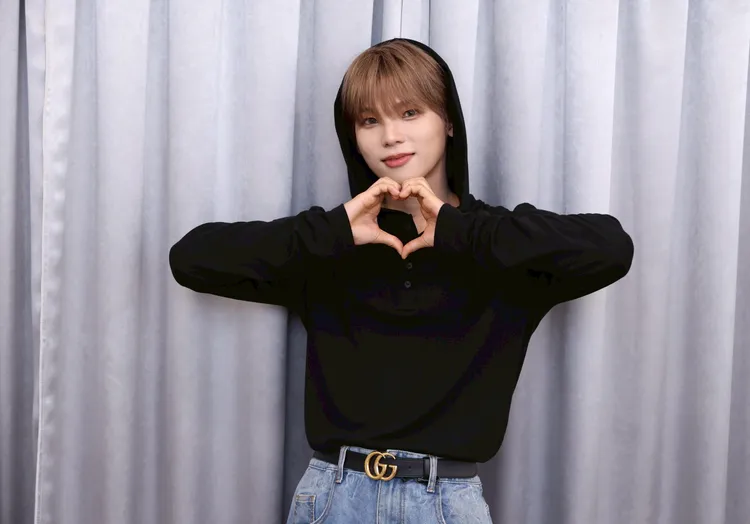 度賀和墭允劇透翻唱黃宣的《怪天氣》，已拍好影片。彭欣偉攝