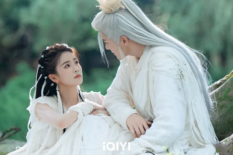 白鹿與曾舜晞戲裡關係錯綜複雜。iQIYI愛奇藝國際版提供