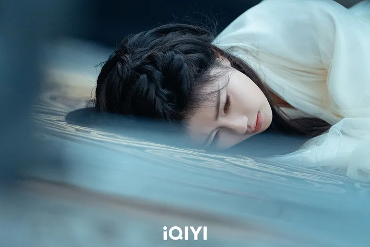 白鹿首次體會到身為母親的心碎與絕望。iQIYI愛奇藝國際版提供