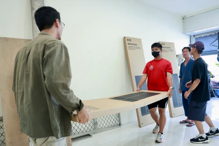 新店面目前正在做裝潢和空間規劃。翻攝畫面