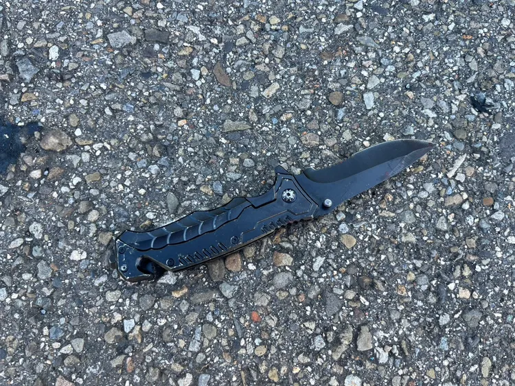 徐姓女嫌行兇的刀子。警方提供