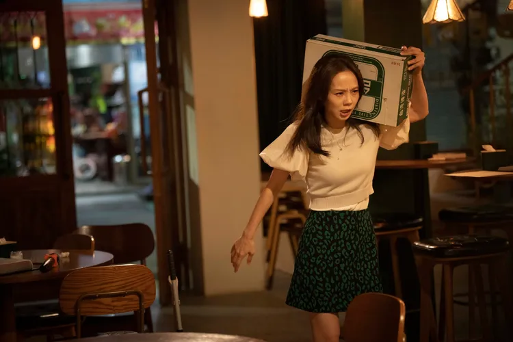 孫淑媚演技爆發，被網友大讚「瘋得好笑」。公視台語台、華視提供