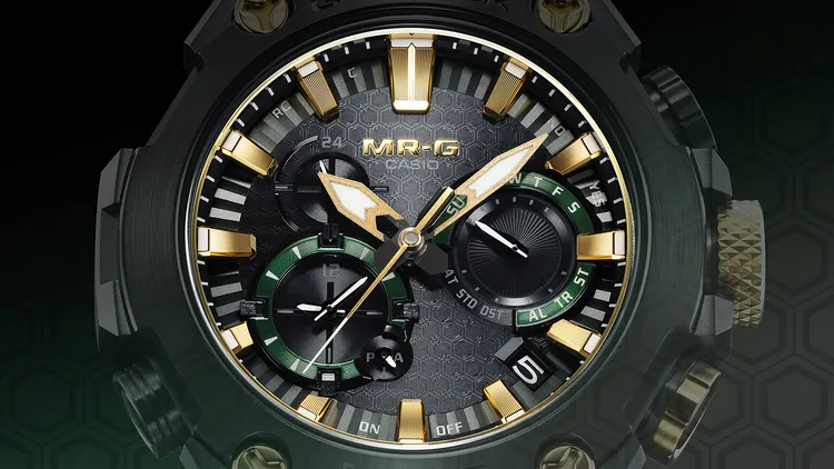 「鐵色」系列錶盤設計重現日本傳統「龜甲紋」圖案。品牌提供