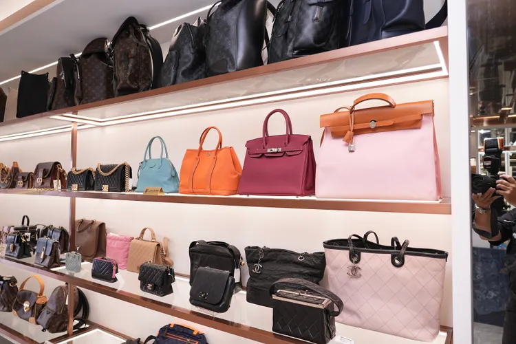 蹦闆二手貨、新品都賣。彭欣偉攝