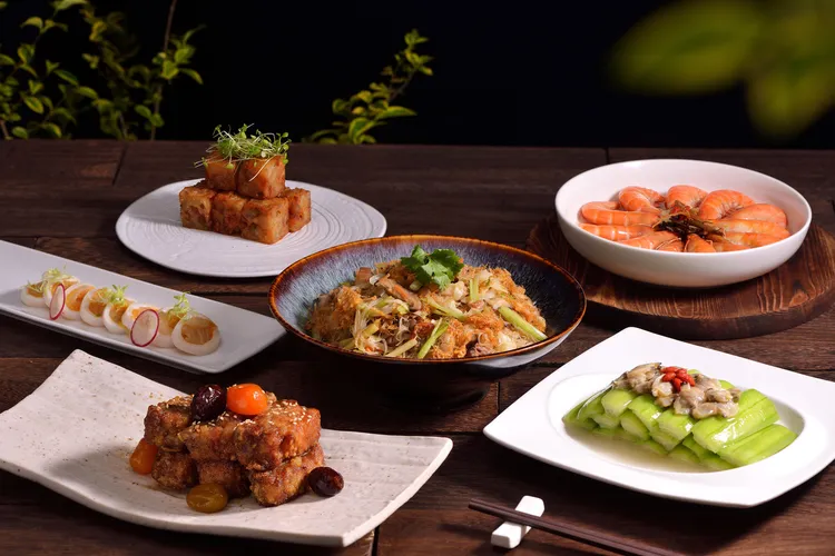 礁溪寒沐酒店3樓中餐廳推出夏日清爽開胃的料理，包含前菜、海鮮、肉類、湯品及甜點，單品160元起。礁溪寒沐酒店提供