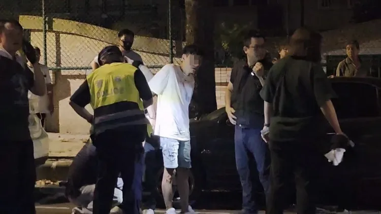 陳嫌被自己的安全氣囊撞到流鼻血，狼狽落網。民眾提供