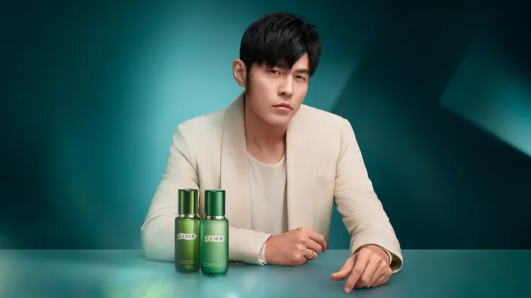 周杰倫日前在上海出席LA MER超能平衡精華露新品發表。品牌提供